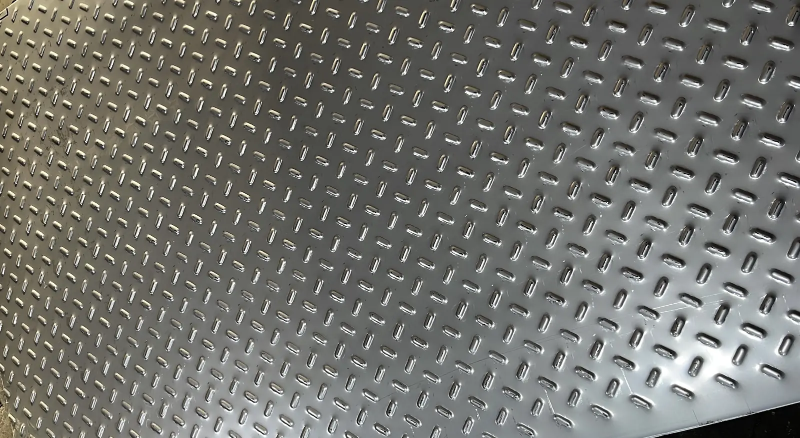Chapa xadrez recalcada padrão N.5 em inox